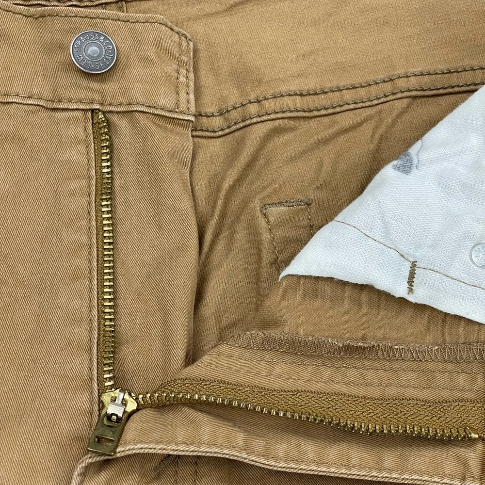 MENS LEVIS KHAKI 502 SZ 33/32
